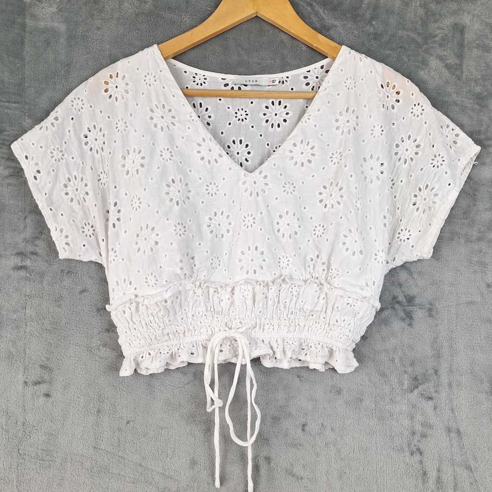 Womens Top Medium White Cottagecore Crop Boho Floral‎ Eyelet Feminine Coquette